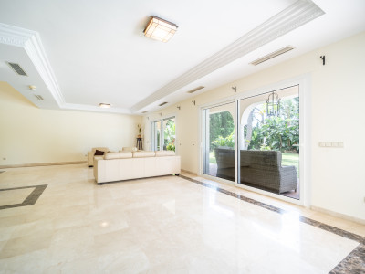 Villa for sale in Paraiso Barronal, Estepona