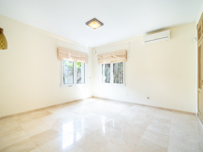 Villa for sale in Paraiso Barronal, Estepona