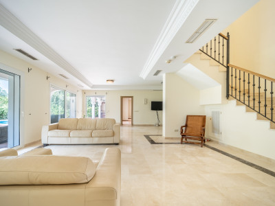 Villa for sale in Paraiso Barronal, Estepona