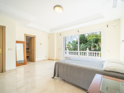 Villa for sale in Paraiso Barronal, Estepona