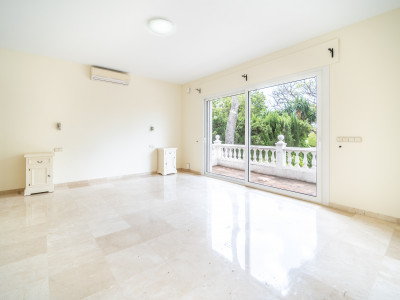 Villa for sale in Paraiso Barronal, Estepona