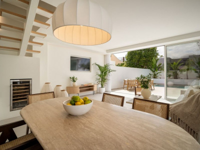 Villa zum Verkauf in Altos del Rodeo, Nueva Andalucia