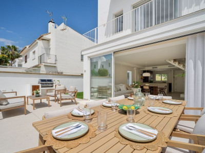 Villa zum Verkauf in Altos del Rodeo, Nueva Andalucia