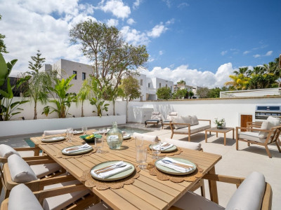 Villa zum Verkauf in Altos del Rodeo, Nueva Andalucia