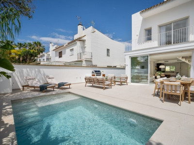 Villa zum Verkauf in Altos del Rodeo, Nueva Andalucia