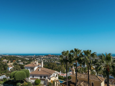 Adosado en venta en La Quinta Hills, Benahavis