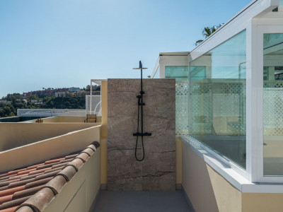 Adosado en venta en La Quinta Hills, Benahavis