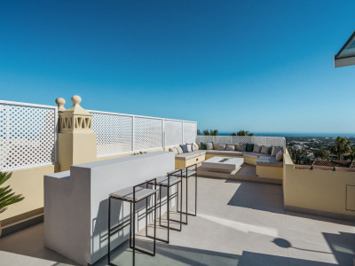 Adosado en venta en La Quinta Hills, Benahavis