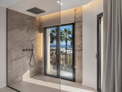 Adosado en venta en La Quinta Hills, Benahavis