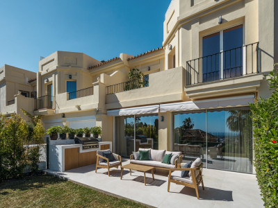 Adosado en venta en La Quinta Hills, Benahavis
