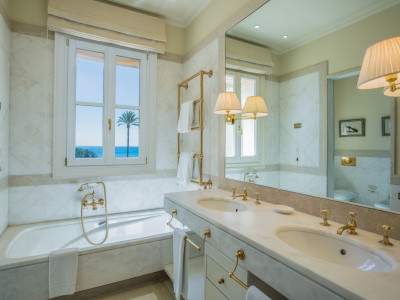 Villa zum Verkauf in Los Monteros, Marbella Ost