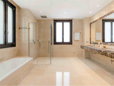 Villa for sale in Casasola, Estepona