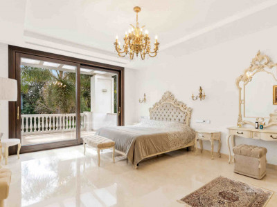Villa for sale in Casasola, Estepona