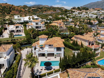 Вилла в продаже в Los Naranjos Golf, Новая Андалусия