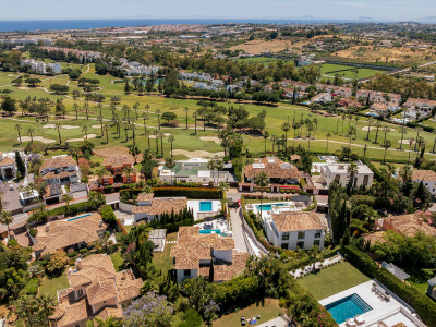 Вилла в продаже в Los Naranjos Golf, Новая Андалусия