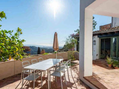 Вилла в продаже в El Madroñal, Бенахавис