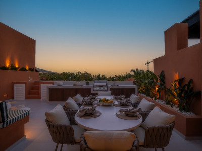 Zweistöckiges Penthouse zum Verkauf in Alminar de Marbella, Nueva Andalucia
