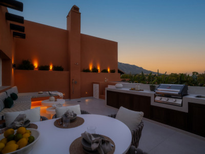 Zweistöckiges Penthouse zum Verkauf in Alminar de Marbella, Nueva Andalucia