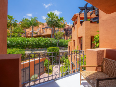 Zweistöckiges Penthouse zum Verkauf in Alminar de Marbella, Nueva Andalucia