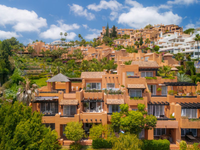 Zweistöckiges Penthouse zum Verkauf in Alminar de Marbella, Nueva Andalucia