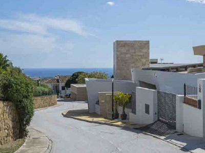 Villa zum Verkauf in Los Arqueros, Benahavis