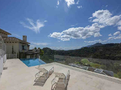 Villa zum Verkauf in Los Arqueros, Benahavis