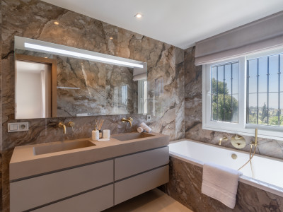 Town House for sale in Last Green, Nueva Andalucia
