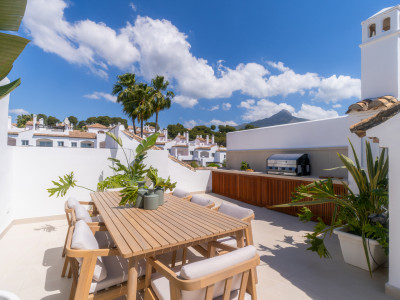Town House for sale in Last Green, Nueva Andalucia
