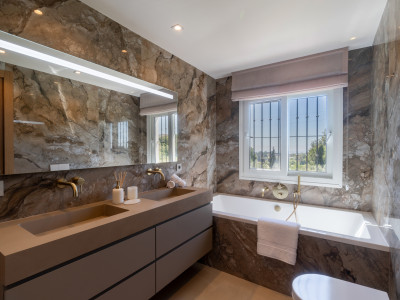 Town House for sale in Last Green, Nueva Andalucia