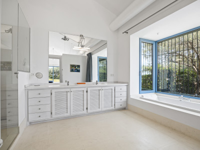 Villa for sale in Monte Mayor, Benahavis