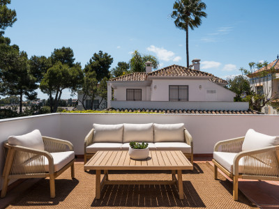 Villa zum Verkauf in Altos del Rodeo, Nueva Andalucia