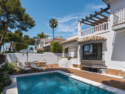 Villa zum Verkauf in Altos del Rodeo, Nueva Andalucia