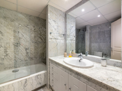 Ground Floor Apartment for sale in Las Gaviotas, Marbella - Puerto Banus