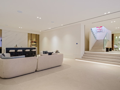 Villa en venta en El Madroñal, Benahavis