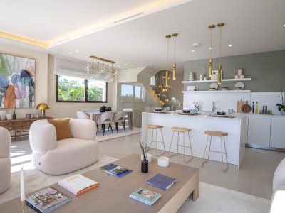 Villa for sale in Velaya, Estepona