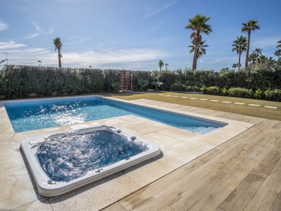 Villa for sale in Velaya, Estepona