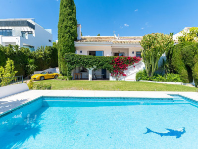 Villa Pareada en venta en Paraiso Alto, Benahavis