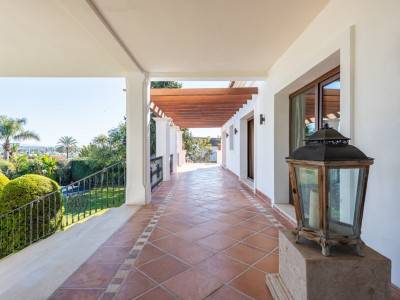 Villa for sale in Las Brisas, Nueva Andalucia