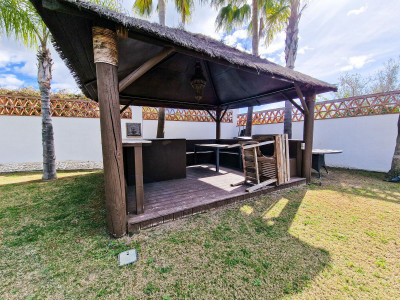 Villa en venta en El Paraiso, Estepona