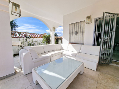 Villa en venta en El Paraiso, Estepona