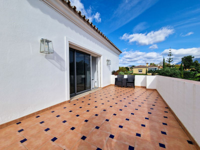 Villa en venta en El Paraiso, Estepona