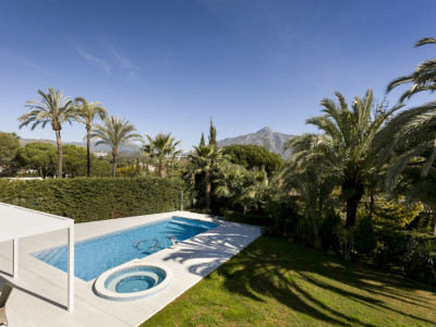 Villa en venta en Las Brisas, Nueva Andalucia