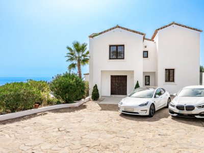 Villa en venta en Selwo, Estepona