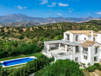 Villa en venta en Selwo, Estepona