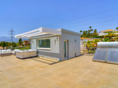 Villa en venta en El Rosario, Marbella Este