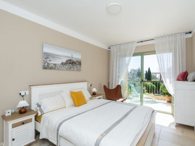 Apartamento en venta en Four Seasons, Benahavis