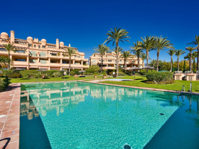 Apartamento en venta en Four Seasons, Benahavis