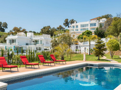 Villa for sale in La Mairena, Marbella East