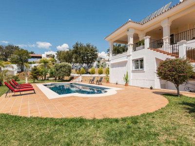 Villa for sale in La Mairena, Marbella East