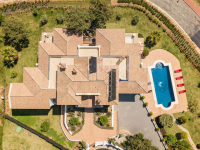 Villa for sale in La Mairena, Marbella East